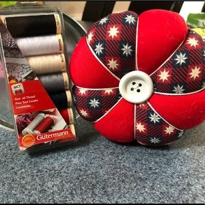 Handmade pincushion 7 spoils of thread included